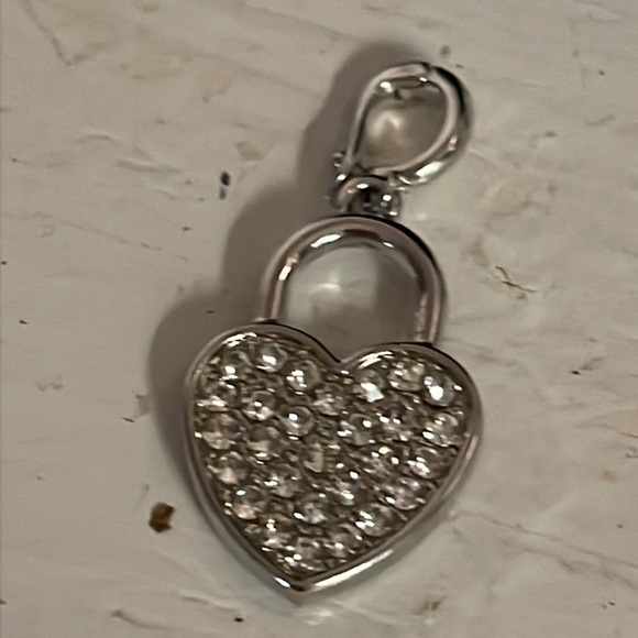 1.25” silver tone heart shaped pendant & 28 prong set crystal setting - Picture 3 of 8